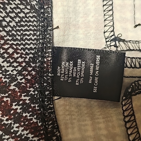 Torrid 1X (Reg) Pocket Pixie Skinny Studio Luxe Ponte Pant Herringbone Red Grey - Picture 8 of 8